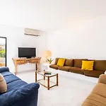 Crisandra - Com Piscina Aquecível, Em *