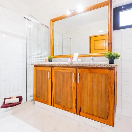 Villa Crisandra - Com Piscina Aquecivel, Em *